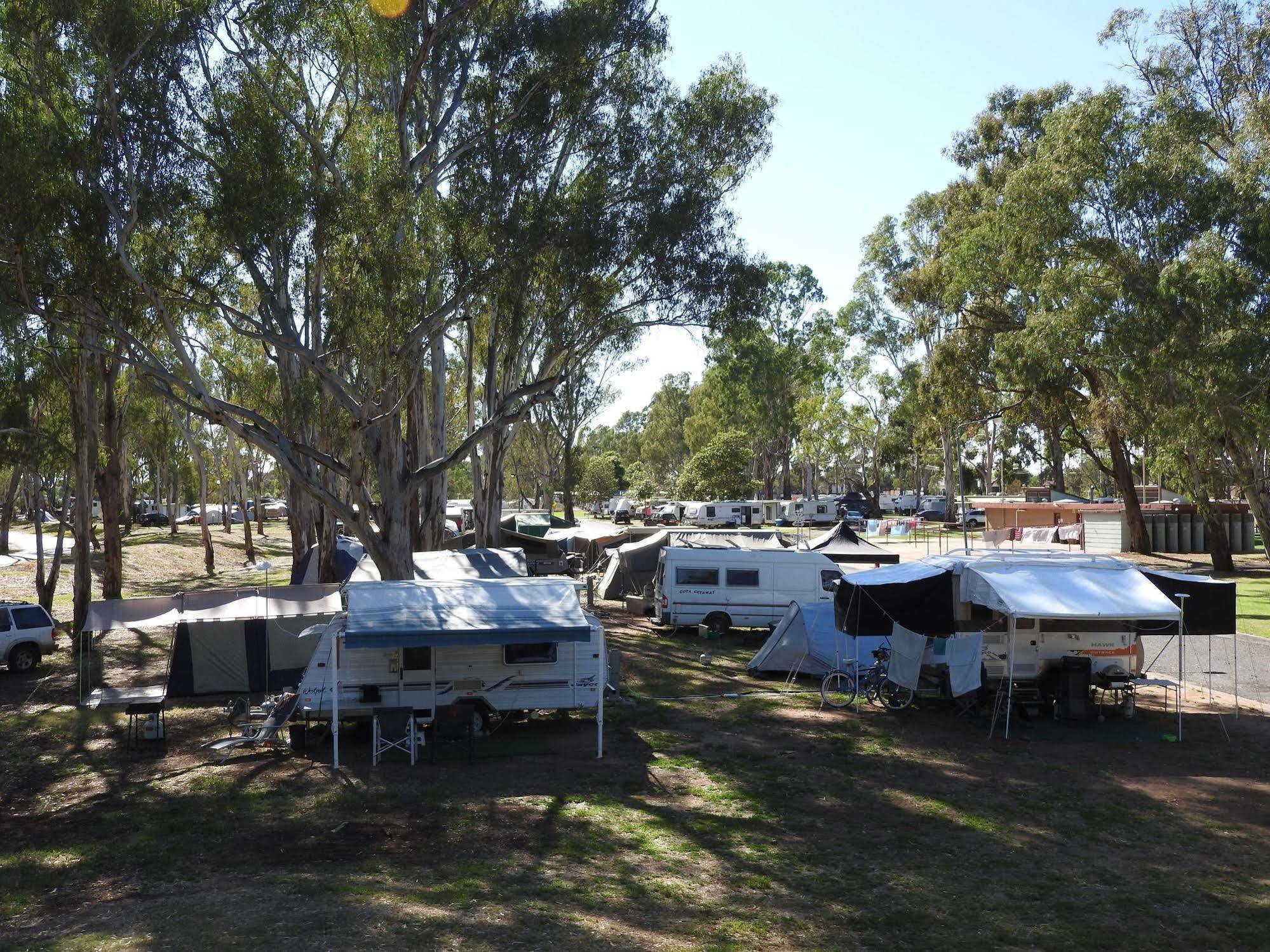 שפרטון Victoria Lake Holiday Park מראה חיצוני תמונה