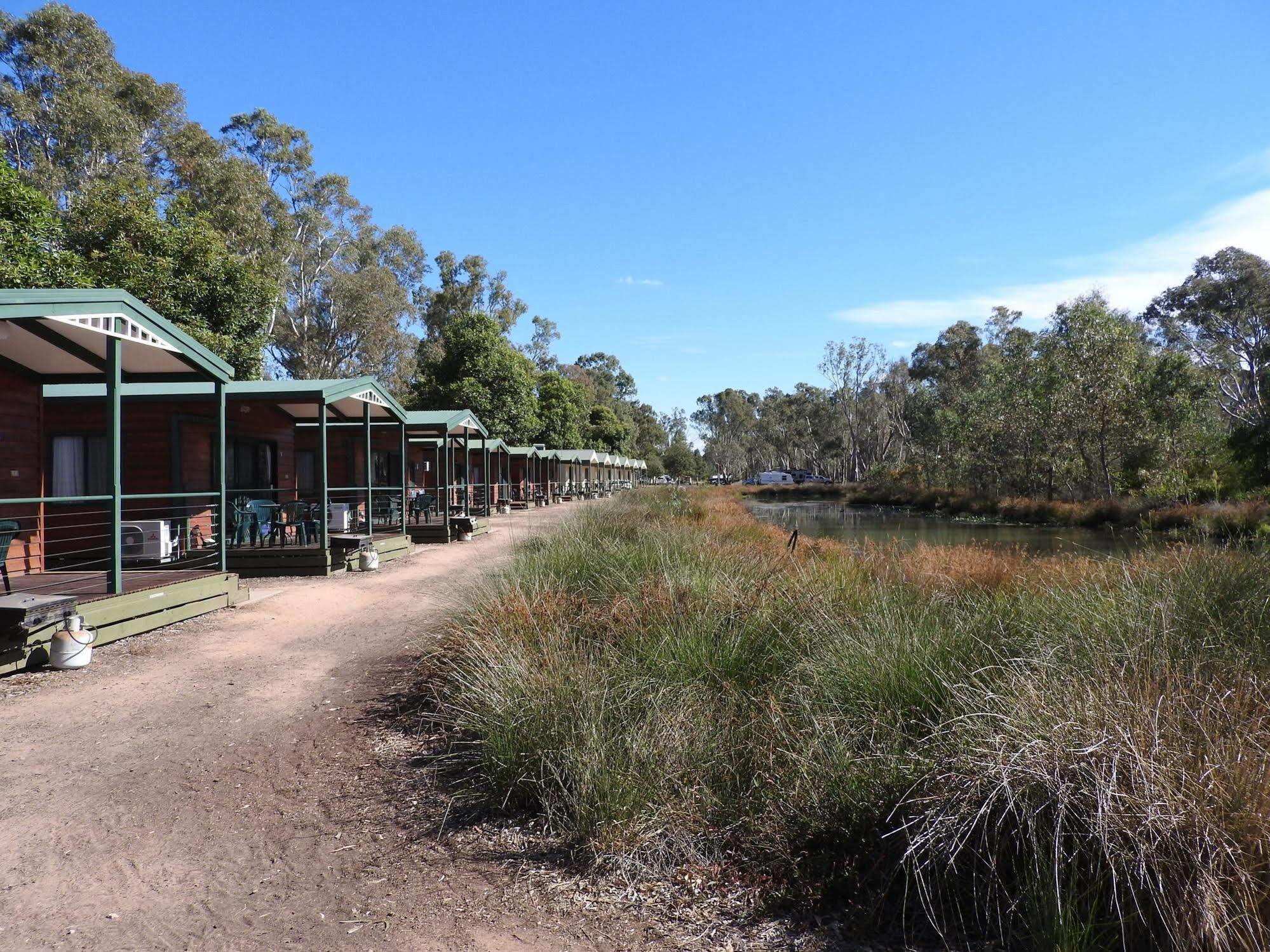 שפרטון Victoria Lake Holiday Park מראה חיצוני תמונה